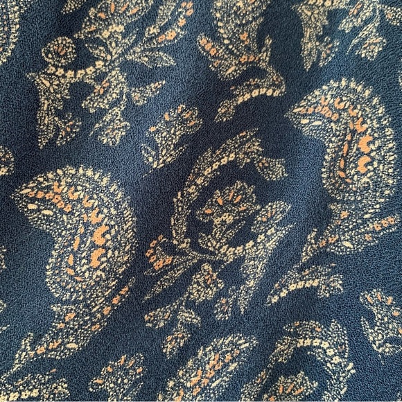 American Eagle Outfitters blue faux wrap blouse w paisley floral print. Size‎ L - Picture 4 of 11